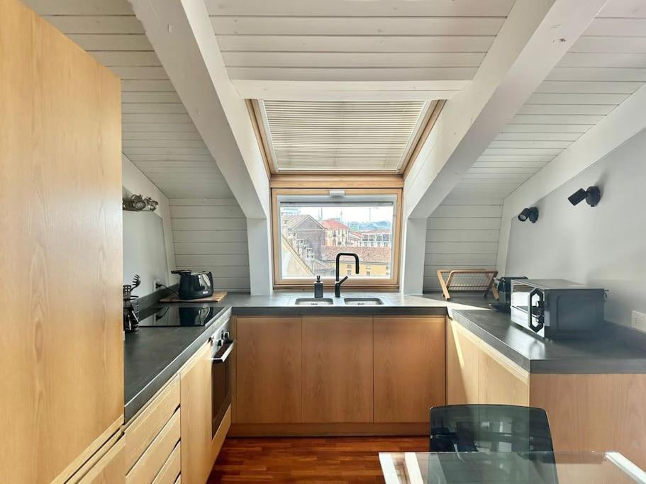 밀라노 Penthouse With Patio & 2 Baths, 10 Min To Duomo 아파트 외부 사진